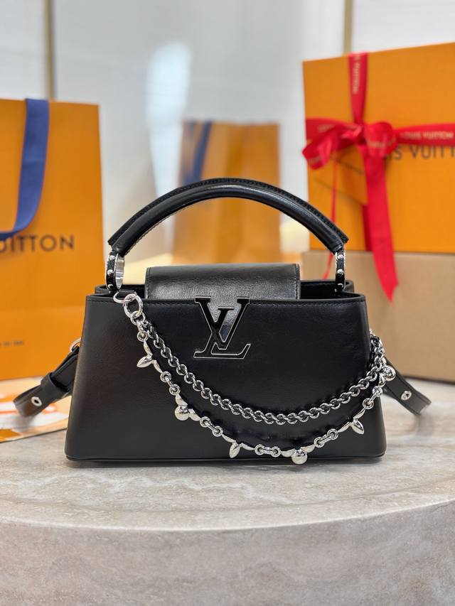 Capucines East-West Bb手袋 M25492黑色 26.5Cm 本款 Capucines East-West Bb手袋向路易威登美妆系列汲取色