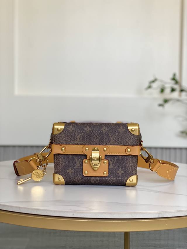 双11特价 11535 全新不退换 19 X 15 X 7 厘米 长度 X 高 X 宽 Monogram Dust 涂层帆布 做旧牛皮革饰边 织物内衬 金属件