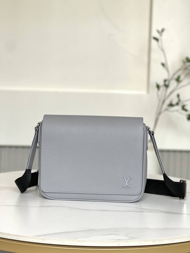 双11特价 11661 全新不退换 30970灰色 26 X 20 X 7 厘米 长度 X 高 X 宽 Taga 牛皮革 牛皮革饰边 织物内衬 金属件 磁扣翻盖