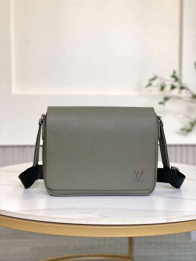 双11特价 30970 全新不退换 30970 10.2 X 7.9 X 2.8英寸 长X高X阔 垂直劳里埃绿 针叶林牛皮 牛皮饰边 纺织里料 钯色五金件 襟翼