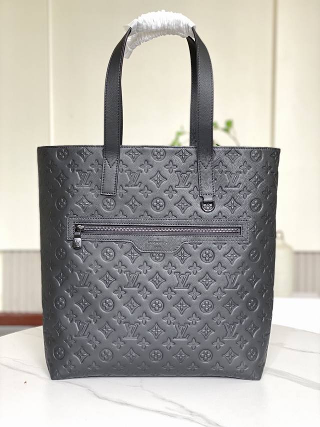 双11特价 24777 全新不退换 24777 33 X 37 X 13 厘米 长度 X 高 X 宽 牛皮革饰边 织物内衬 金属件 内贴袋 磁扣开合 正面拉链外