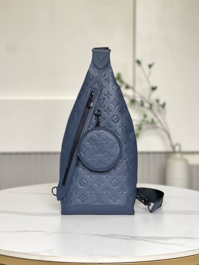 双11特价 24467 全新不退换 20 X 42 X 6 厘米 长度 X 高度 X 宽度 海军蓝 Monogram Shadow压纹小牛皮 牛皮皮革装饰 纺织