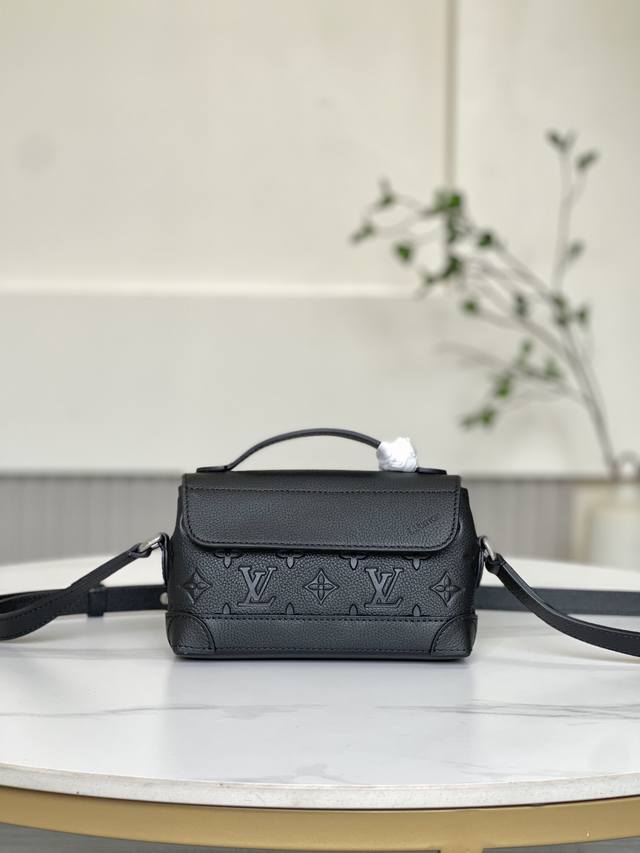 双11特价 13888 全新不退换 11 X 5 X 20 厘米 高 X 宽 X 长度 Monogram 压纹 Taurillon 牛皮革 牛皮革饰边 织物内衬