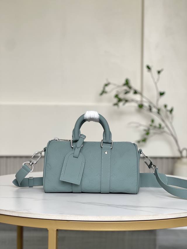 双11特价 13866 全新不退换 13866 15 X 11 X 25 厘米 高 X 宽 X 长度 Monogram 压纹 Taurillon 牛皮革 牛皮革