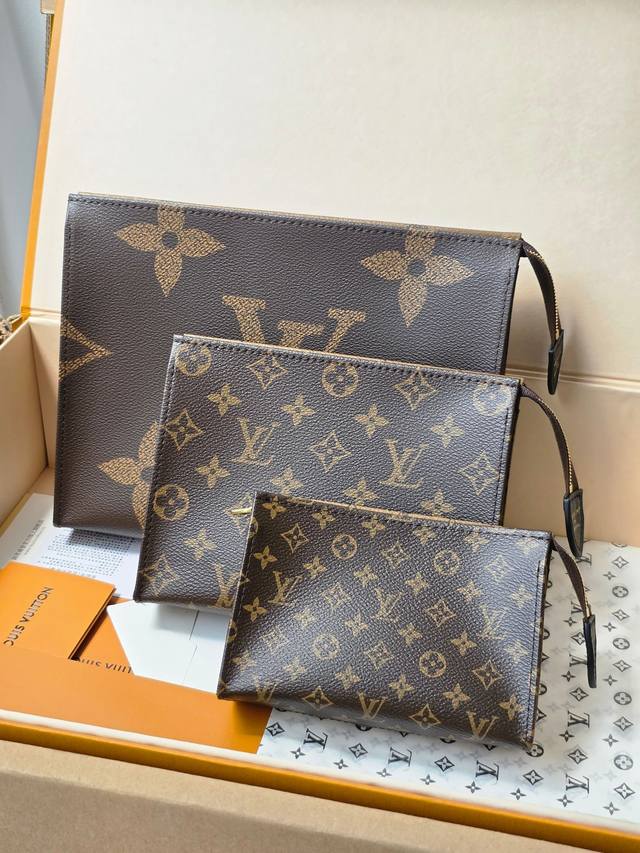 厂价 。 最高版本原厂皮顶级原单配专柜全套包装 M11248 三件套 一套3种不同尺寸的化妆包的收藏品“三重奏 波什 托瓦雷”。用Monogram Revers