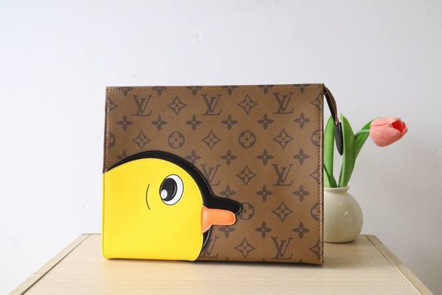 厂价 。 最高版本原厂皮顶级原单配专柜全套包装 M11254 三件套 一套3种不同尺寸的化妆包的收藏品“三重奏 波什 托瓦雷”。用Monogram Revers