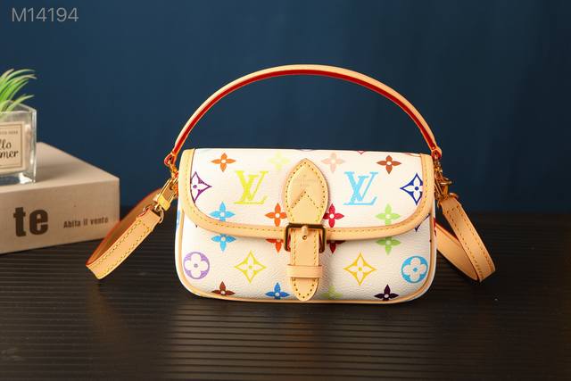 全钢 特级原厂 M14194白彩 163C芯片版 皮料是意大利A级皮料是在于品质、五金、面料、手工、油边、A级出品、图片跟产品一致丶配全套包装.尺寸:19X10 全钢 特级原厂 M14194白彩 163C芯片版 皮料是意大利A级皮料是在于品质、五金、面料、手工、油边、A级出品、图片跟产品一致丶配全套包装.尺寸:19X10