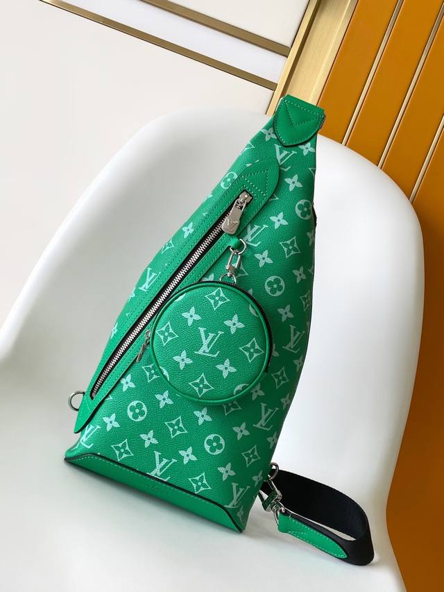 pM31075蓝色 M31000绿色 动态163原单 M30936男包胸包系列 Duo 单肩包 Duo 单肩包拼接 Monogram 帆布和 Taga 牛皮革，