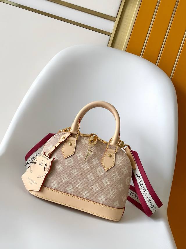 顶级原单，变码芯片M25728 本款 Alma Bb 手袋出自路易威登与 Grace Coddington 合作推出的 Travels With Grace C