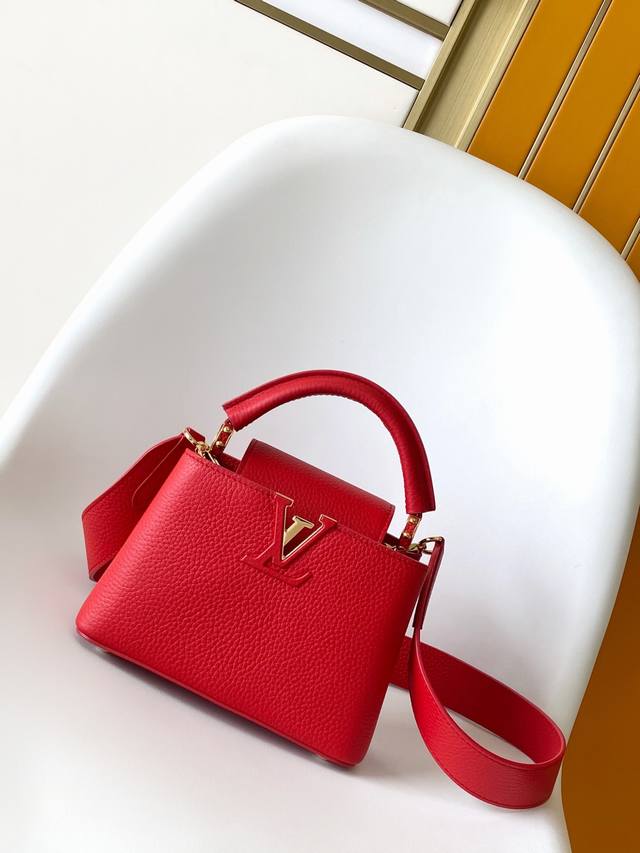 M56669黑色 M24567灰色 顶级原单 原厂皮 M56071黑色 灰色M56845红色此款 Capucines 迷你手袋由 Taurillon 皮革制成, M56669黑色 M24567灰色 顶级原单 原厂皮 M56071黑色 灰色M56845红色此款 Capucines 迷你手袋由 Taurillon 皮革制成,