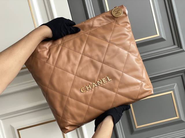 原价1300 双11狂欢特惠活动 牛皮 全新无质量问题 无礼盒 有布袋 尺寸：39 3261