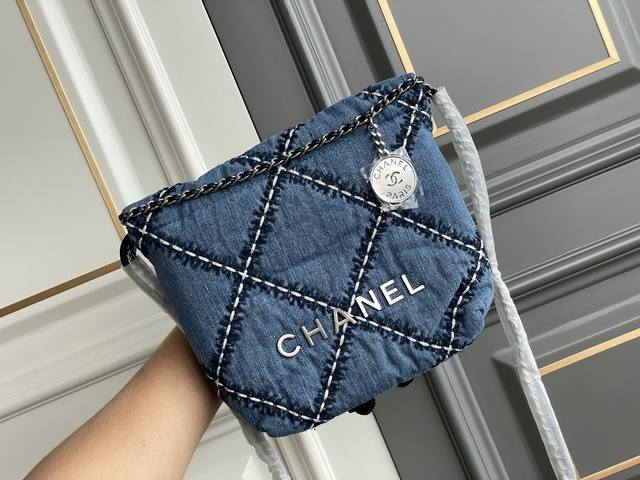 原价1300 双11狂欢特惠活动 单宁牛仔 全新无质量问题 无礼盒 有布袋 尺寸：19 3980