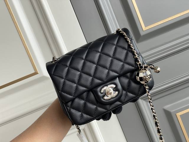 原价1300 双11狂欢特惠活动 羊皮 全新无质量问题 无礼盒 有布袋 尺寸：18 1786