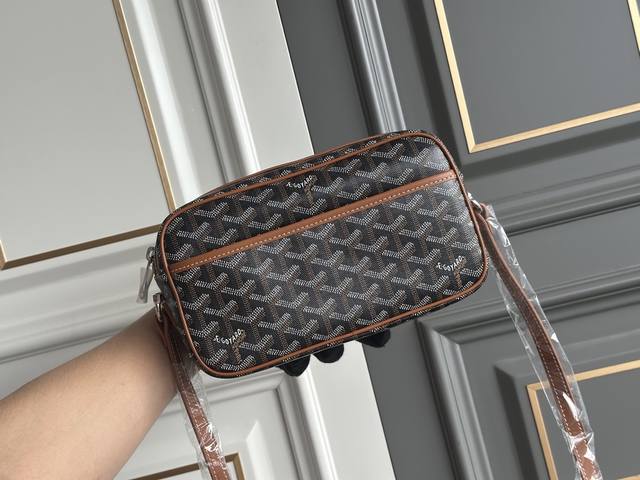 双十一活动价: 原价1140 全新货带包装 Cap-Vert 相机包 特价商品不退不换 尺寸13 Cm X 6.5 Cm X 22 Cm 双十一活动价: 原价1140 全新货带包装 Cap-Vert 相机包 特价商品不退不换 尺寸13 Cm X 6.5 Cm X 22 Cm