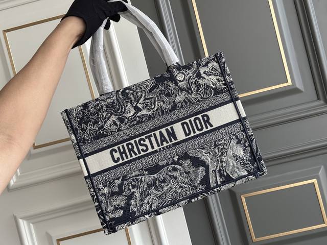 双十一活动价： 原价980 全新货 中号托特包 特价商品不退不换 Size：36×18×28Cm