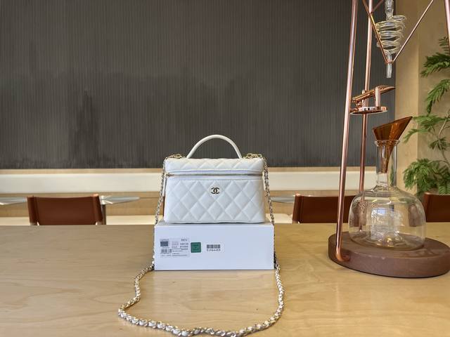 双十一秒杀： 秒完下架～ Chane125C 春季新款 单肩斜挎小牛皮 让人一眼就能感觉到清新脱俗的时尚气息 14×18×3Cm