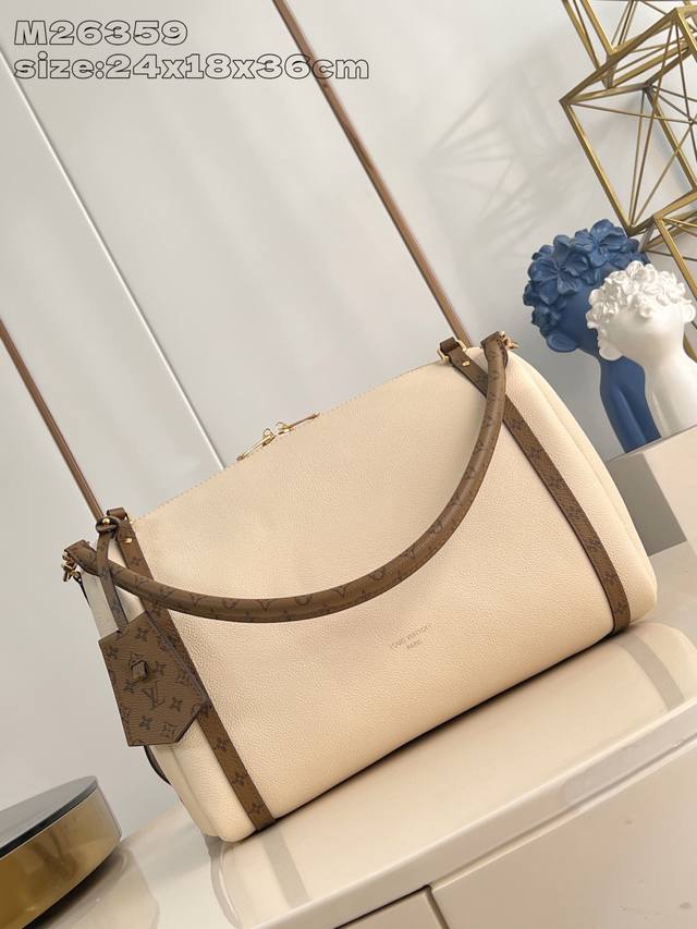 出厂价p 海外顶级原单 M26359白 本季 Express 中号手袋专为现代女性匠心打造。本款标志性设计采用牛皮革包身搭配 Monogram 经典帆布饰边。M