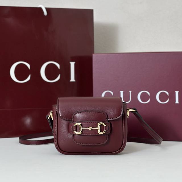 专柜品质，顶级原单货，实物实拍！款号851620安可拉红，尺寸：W13Xh11Xd4.5，