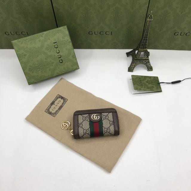 配绿盒包装 G家顶级货品 ！原单品质，实物实拍！G的标志最早在20世纪70年代使用，它是古驰原设计从1930年代演变而来的，从那以后，它就成了古驰传统的象征。款