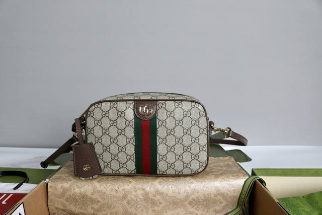 进口皮 简介;Ophidia系列亮眼呈献新颖廓形与功能,以标志性米色和棕色配色匠心演绎,缔就质地柔软的创新包袋单品。 米色和深棕色Gg字母交织图案涂层织物 棕色 进口皮 简介;Ophidia系列亮眼呈献新颖廓形与功能,以标志性米色和棕色配色匠心演绎,缔就质地柔软的创新包袋单品。 米色和深棕色Gg字母交织图案涂层织物 棕色