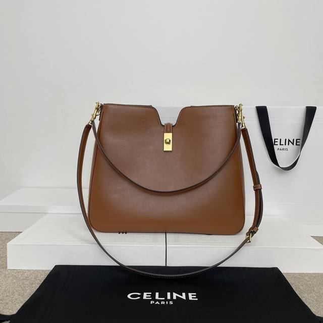 正品级 Camille 16 Soft中号光滑牛皮革手袋 本款型可装下Ipad等智能平板电脑 牛皮革 羊皮革衬里 斜挎和肩背 旋转锁扣开合 1个主隔层 1个内侧