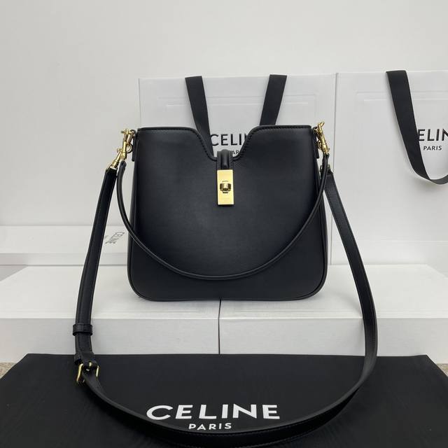 正品级 Camille 16 Soft小号光滑牛皮革手袋 本款型无法装下较大的Ipad等智能平板电脑 牛皮革 羊皮革衬里 手提、肩背和斜挎 旋转锁扣开合 1个主