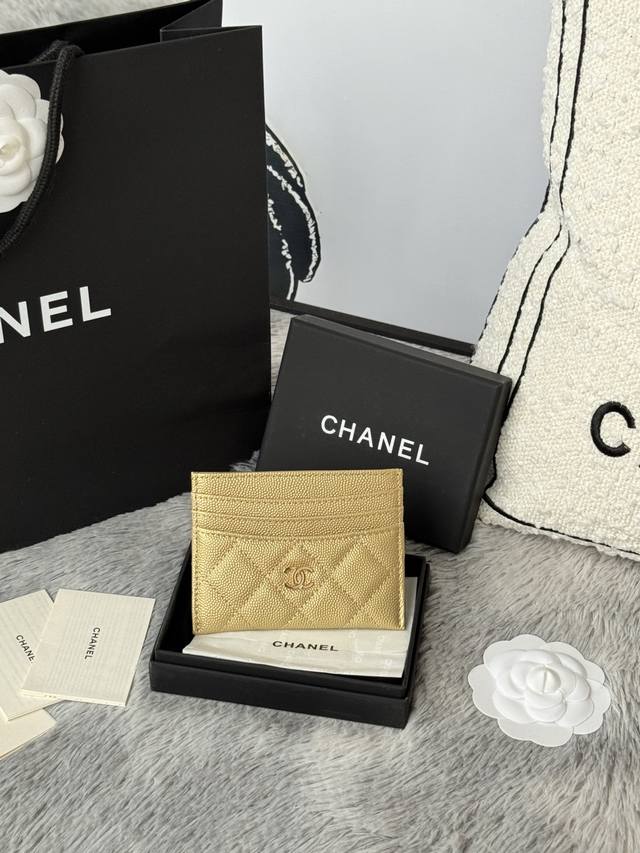 Chanel 2025 新品 卡片包小颗粒鱼子酱 七个卡位 可放零钱 进口意大利鱼子酱牛皮制作+五金Logo 全钢 太美了 超爱的 颜色如图所示明，收纳方便快捷