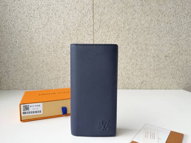 正品级 顶级原单 M25978蓝西装夹类似经过蜡加工的皮革制成的“portefeuille Brothers”。这是作为“Lv Aerogram”系列的一部分登