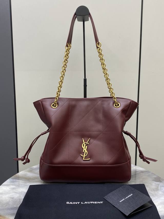 原厂皮 小号 枣红羊皮 古金 Ysl 新款小号Jamie 4.3 Large pochon羊皮腋下包。设计师真的太懂消费者需要什么了吧很多托特包的设计都没法让颜