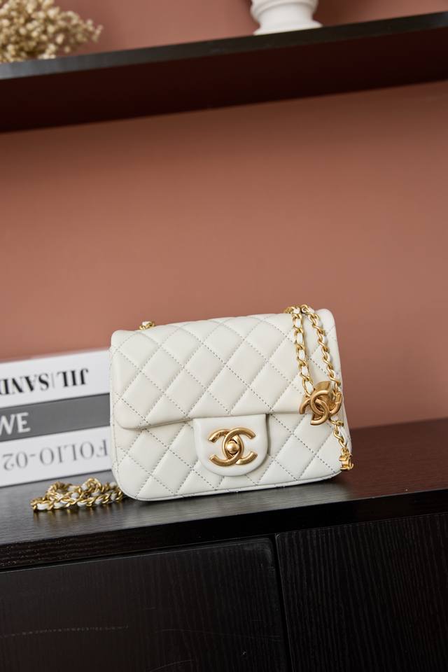 小号 中号 大号 1918货，型号5758，图片颜色是浅灰色 小号17Cm，樱花粉方胖子 18Cm Ohanel25B双C调节扣方胖子、回归款双Logo链条包魅