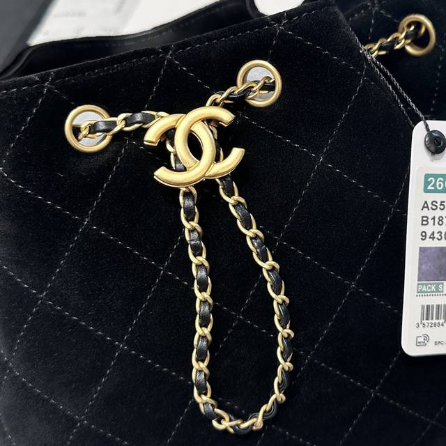 25C 黑色鹿皮 牛皮嘻哈包 香奈儿 Chanel Hobo 腋下包 嬉皮腋下包小号 复古金币纽扣抽绳水桶包+菱格纹+复古黑金 经典链条设计，高级感十足！日常出