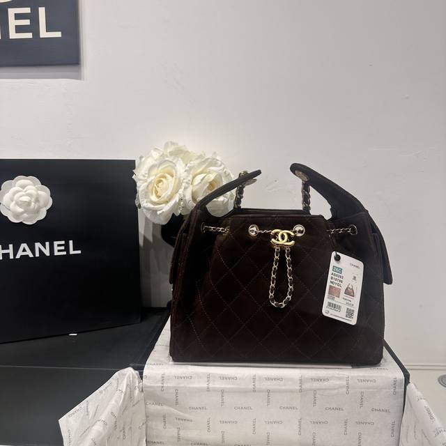 25C 丹宁牛仔 牛皮嘻哈包 香奈儿 Chanel Hobo 腋下包 嬉皮腋下包小号 复古金币纽扣抽绳水桶包+菱格纹+复古黑金 经典链条设计，高级感十足！日常出