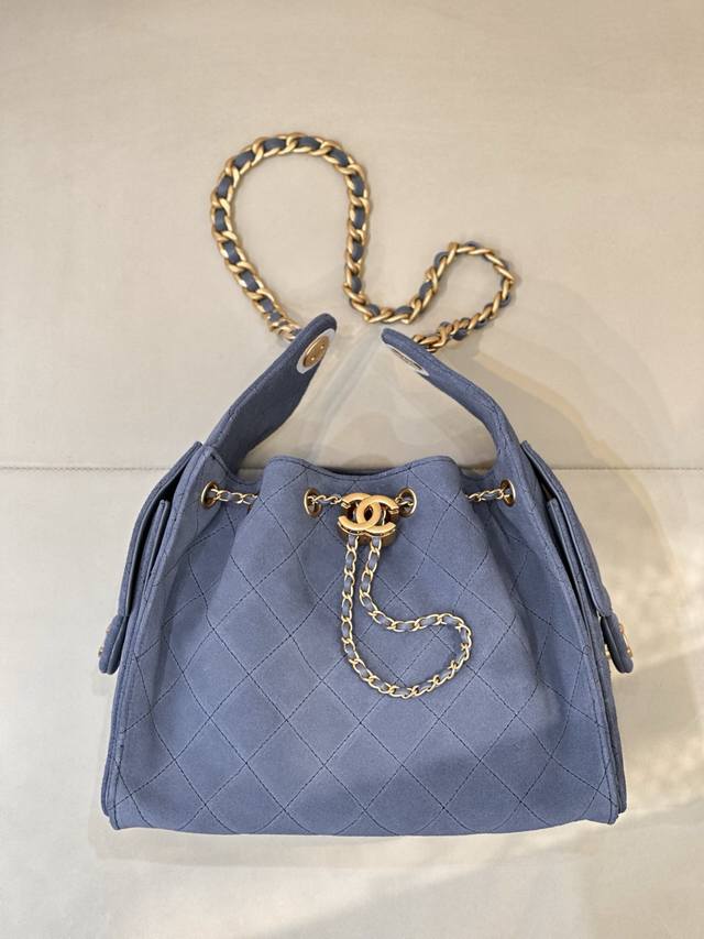 5293 不说香奈儿的上新总是让人有意外之喜,今年也不例外!香奈儿25C早春系列包包的颜值又上了一个高度。 今天这款多口袋Hobo是这一季的风标,秀场推出后营销 5293 不说香奈儿的上新总是让人有意外之喜,今年也不例外!香奈儿25C早春系列包包的颜值又上了一个高度。 今天这款多口袋Hobo是这一季的风标,秀场推出后营销