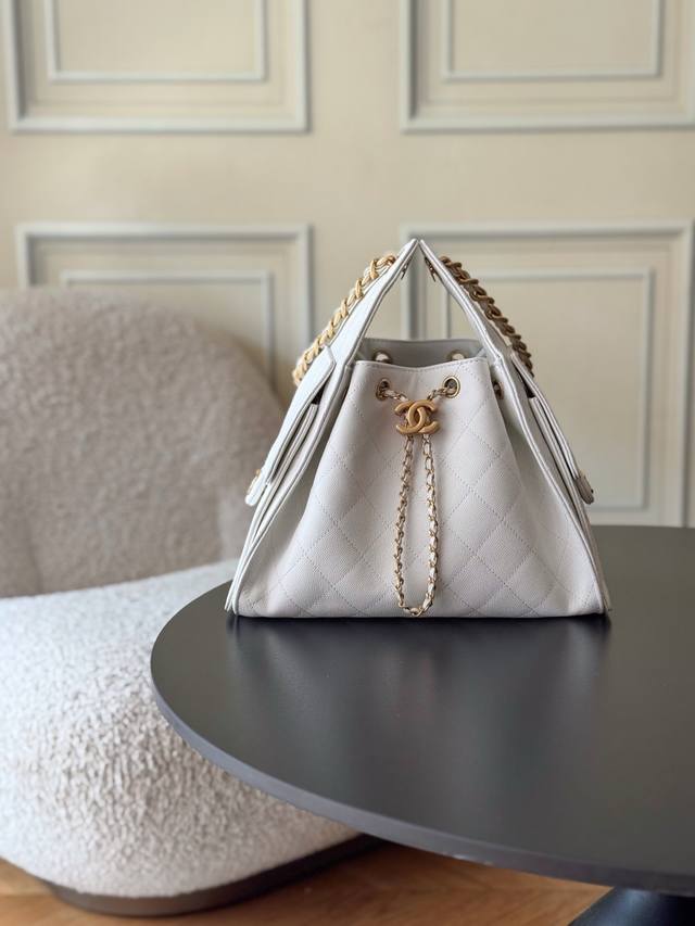 全新到货 早春 嬉皮购物包小号，0购入开发 25C年度最爆的香家牛皮嘻哈包 香奈儿 Chanel Hobo 腋下包 嬉皮腋下包小号 复古金币纽扣抽绳水桶包+菱格