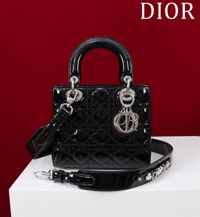 M0538-Lady戴妃四格-漆皮 Size: 20*16*8Cm