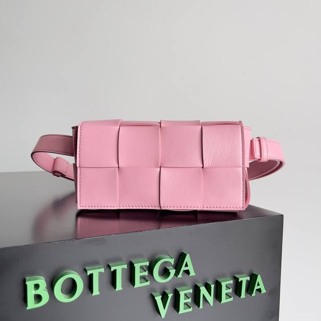 Bottega Veneta Belt Bag 新鲜出炉的小腰包真的萌到我了,全羊皮手工编织的Mini Cassette 四处散发的可爱气息 简直人见人爱 花见 Bottega Veneta Belt Bag 新鲜出炉的小腰包真的萌到我了,全羊皮手工编织的Mini Cassette 四处散发的可爱气息 简直人见人爱 花见