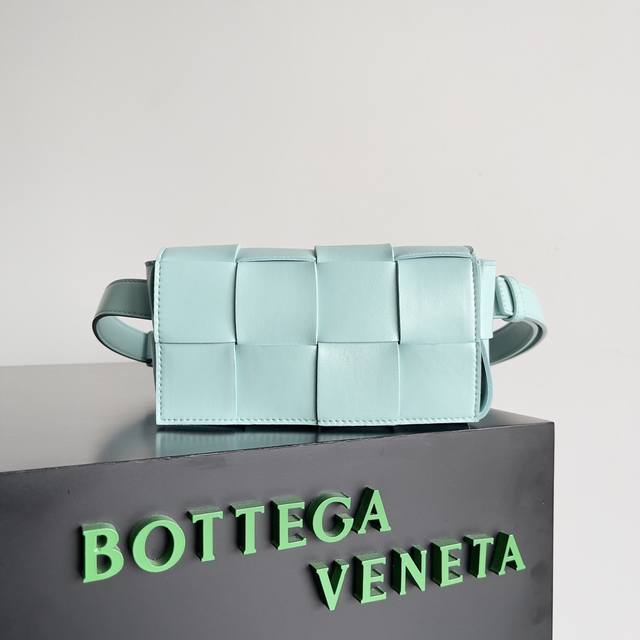 Bottega Veneta Belt Bag 新鲜出炉的小腰包真的萌到我了,全羊皮手工编织的Mini Cassette 四处散发的可爱气息 简直人见人爱 花见 Bottega Veneta Belt Bag 新鲜出炉的小腰包真的萌到我了,全羊皮手工编织的Mini Cassette 四处散发的可爱气息 简直人见人爱 花见