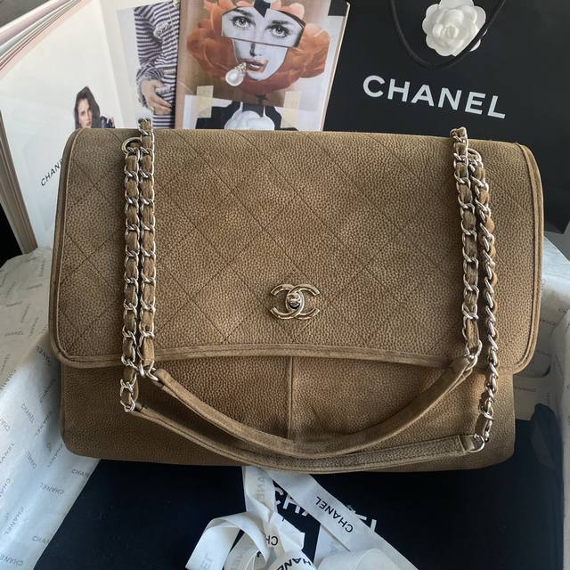 双十一活动价 超大Logo 实用性非常好Ohanel 定制牛皮 实物超级复古 好看秋冬最爱麂皮小香 在我心里稳稳第一 因为它好独特好少见 可可咖啡棕双口袋链条包