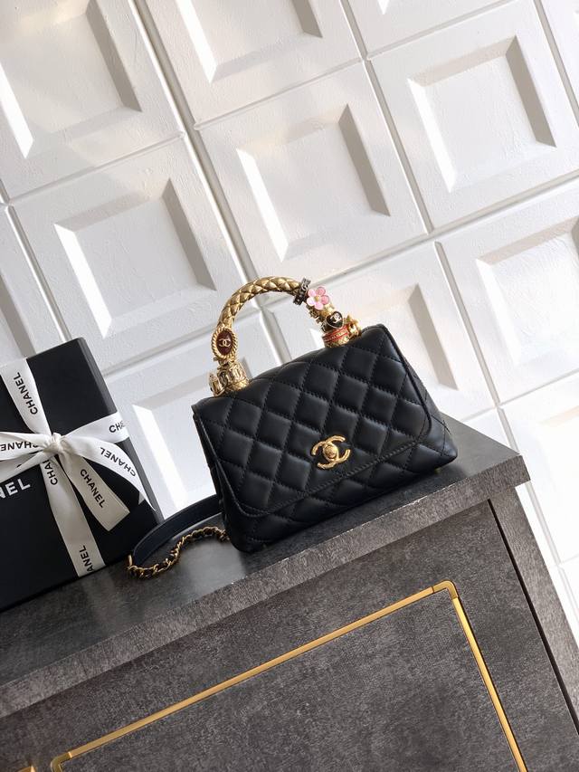 顶级原单 全网最新款小號尺寸19Cm金光灿灿戒指包Ohanel 25K 金色钻石镂空手挽！经典又时尚系列 、爆款来袭Cocohandle 经典之作 ！采用了胎牛