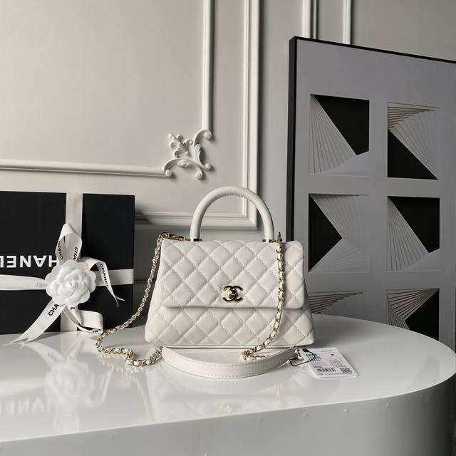 白球手新款 92990内里配小羊皮 口盖手提包当季辣子鸡的小迷你尺寸 Cocohandle经典款几乎是王炸现在推出了 更加软萌可爱种草了！！！手腕枣红蜥蜴纹牛皮