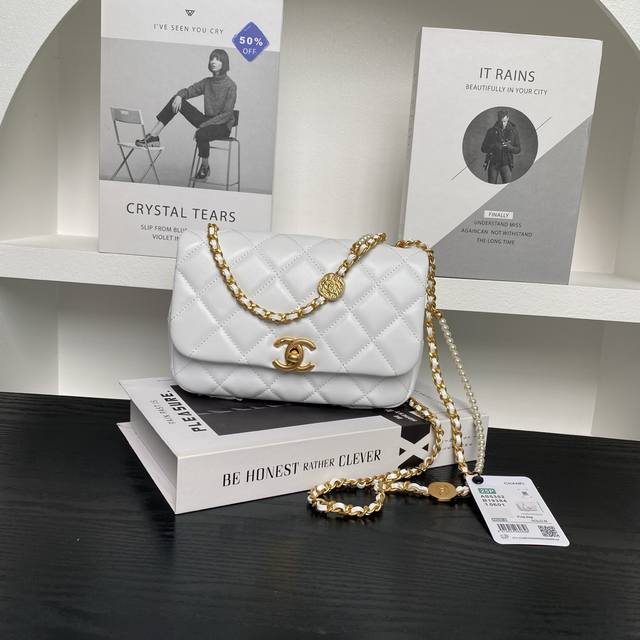 Chane125p新品 春夏系列 Ap6920 迷你口盖包 小羊皮配金色金属 珍珠金币链条设计 双C Logo 气质超绝 满满的高级感 尺寸14×20×4.5C