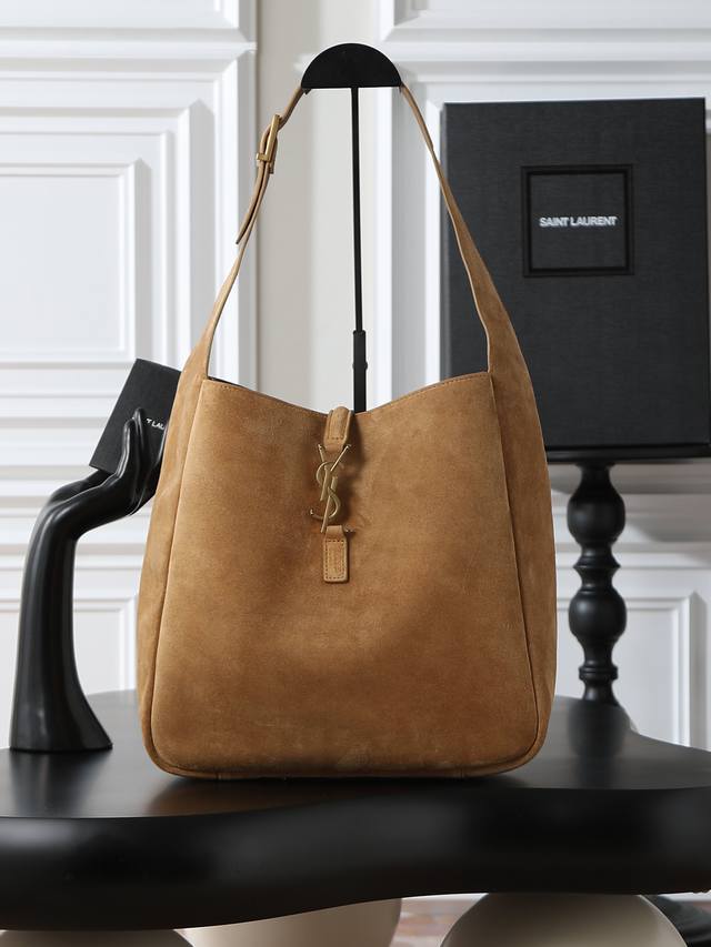 土黄磨砂款 原厂对版高丝光麂皮 不含包装 Le 5A7_大号光滑皮革柔软手袋大号，韩国明星同款Hobo今年火到爆炸的腋下包Y家虽迟但到！！包包身轮廓简洁、立体，