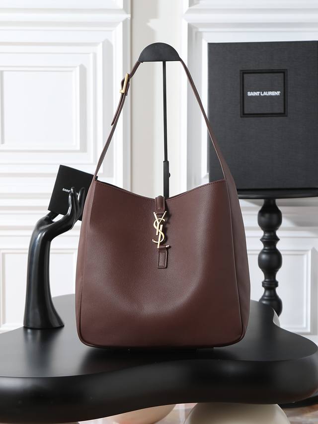 枣红色 原厂皮 不含包装 Le 5A7_大号光滑皮革柔软手袋大号，韩国明星同款Hobo今年火到爆炸的腋下包Y家虽迟但到！！包包身轮廓简洁、立体，看上去硬挺却不会