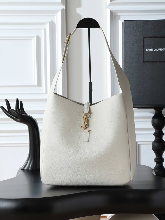 白色 原厂皮 不含包装 Le 5A7_大号光滑皮革柔软手袋大号，韩国明星同款Hobo今年火到爆炸的腋下包Y家虽迟但到！！包包身轮廓简洁、立体，看上去硬挺却不会太