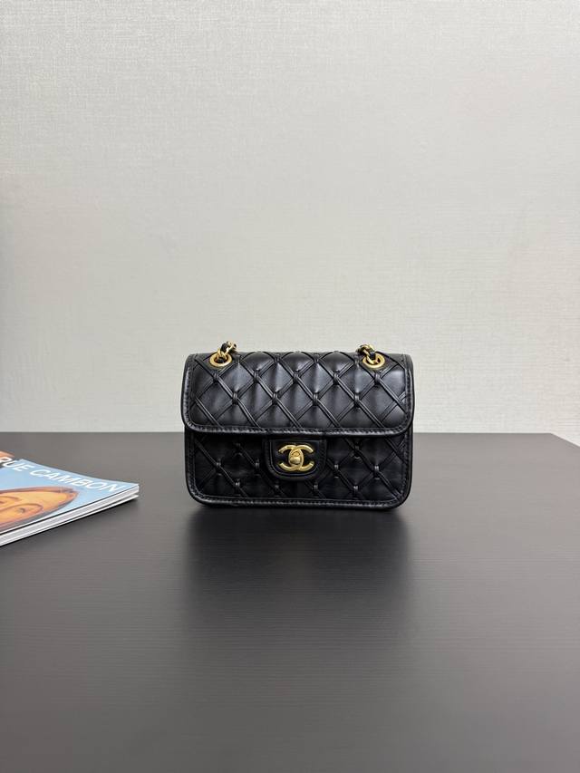 原厂皮 现货25S春夏系列银色编织包迷你包 Ohanel25S春夏系列 黑色 黑色编织小牛皮、黑色金属 13*19*5.5Cm