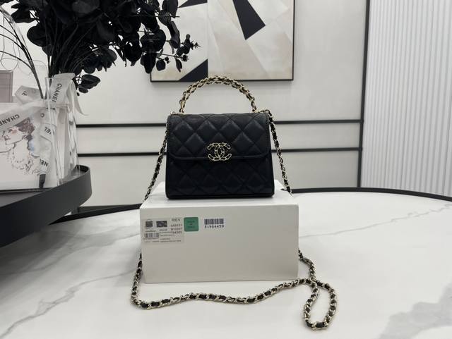 顶级老厂品质A68131 Chanel 23p 本季最火最火的Kelly牛皮手柄包 Zp36240元购入23p店里的大爆款，非常经典 真的非常难买，代购都要溢价