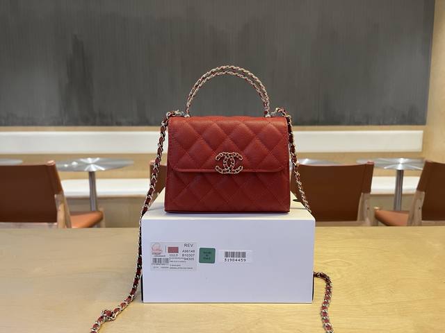 顶级图片品质A96148 Chanel 25S 本季最火最火的Kelly牛皮手柄包 大爆款 新颜色 非常经典 真的非常难买 代购都要溢价！实物真的超级超级好看，