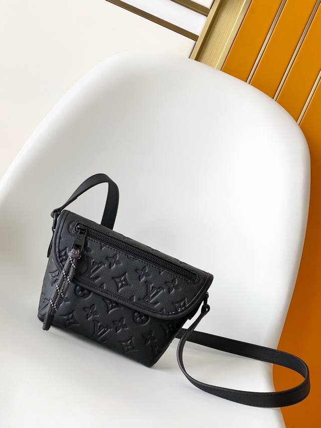 p顶级原单 变码芯片 M12806黑花 银花小号 M12636 压花本款 pulse 迷你手袋取材 Monogram Eclipse 涂层帆布，以简洁线条和运动