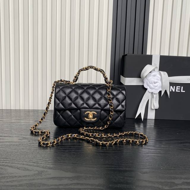 Chanel25B双C Logo手柄 Cf Mini As5701 精致手柄设计更显时尚 颗粒牛皮配金属复古五金 质感耐磨耐用 经典设计风格 百搭实用 这季新品 Chanel25B双C Logo手柄 Cf Mini As5701 精致手柄设计更显时尚 颗粒牛皮配金属复古五金 质感耐磨耐用 经典设计风格 百搭实用 这季新品