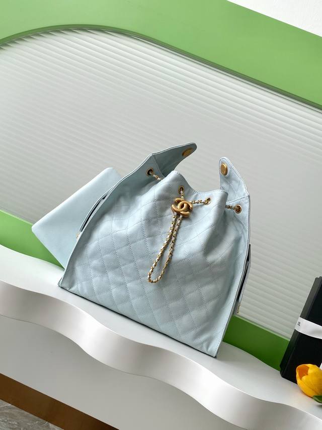 25C 球纹皮嘻哈包 香奈儿 Chanel Hobo 腋下包 嬉皮腋下包中号 复古金币纽扣抽绳水桶包+菱格纹+复古黑金 经典链条设计，高级感十足！日常出行必备，